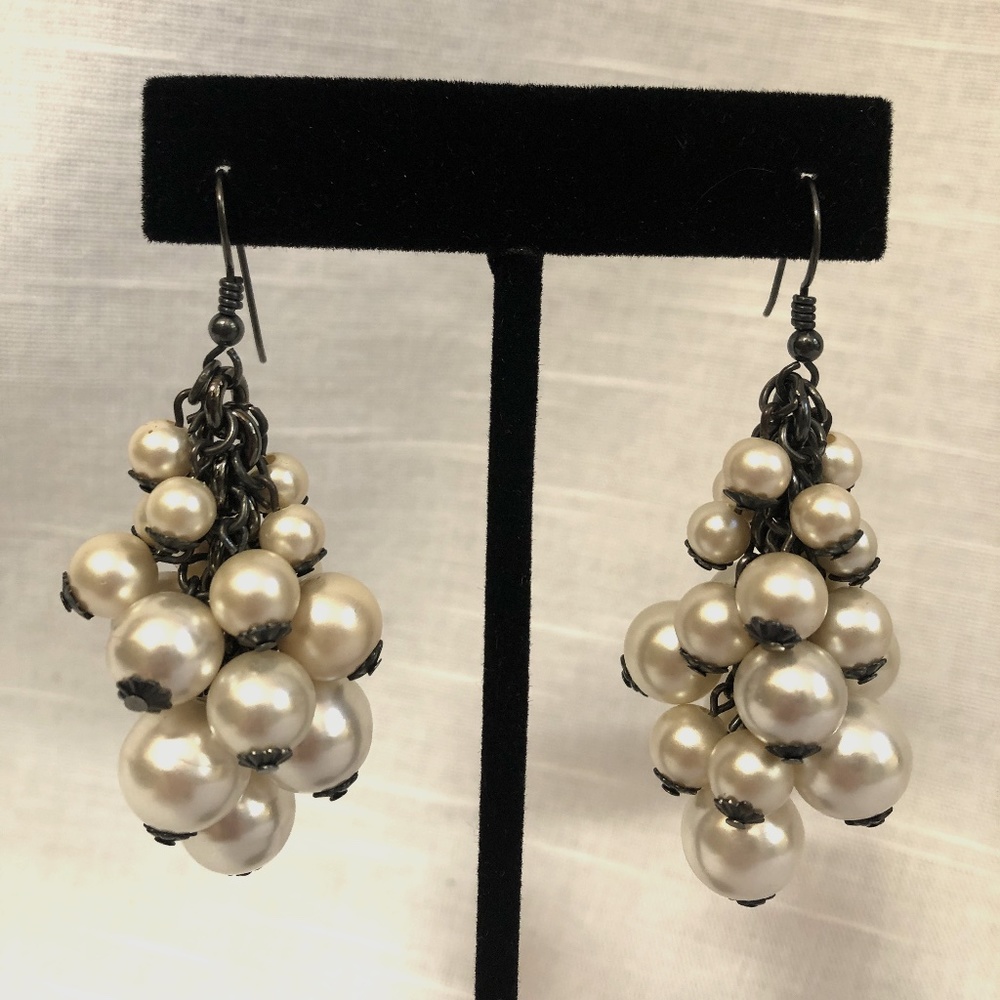 VTG 80s Faux Pearl Cluster Earrings